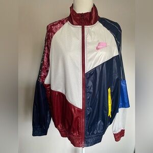 NIKE Lightweight Mesh Jacket Size Small Windbreaker